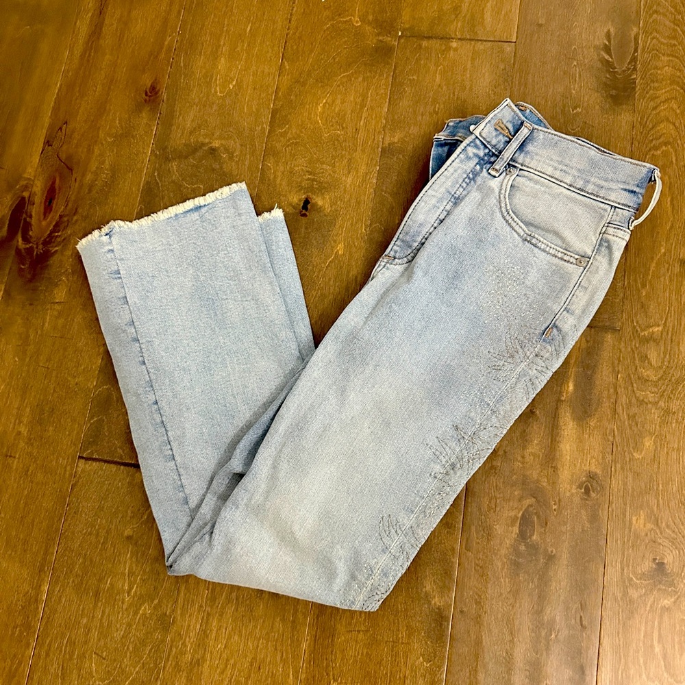 Express High Rise Cropped Flare jeans with side detailing  size 00